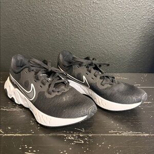 Nike Black and White Athletic Shoes